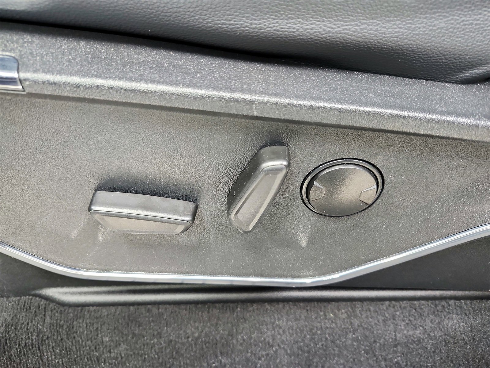 Used 2024 Ford F250 Lariat w/ Chrome Package image 20