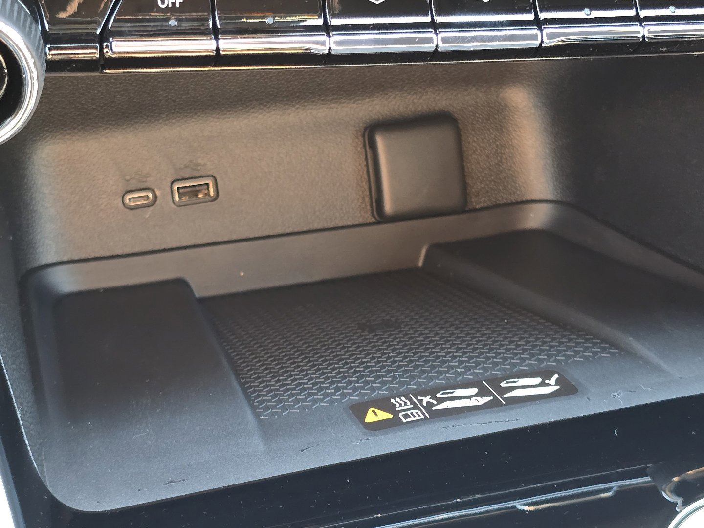 New 2026 Chevrolet Traverse RS w/ LPO, Floor Liner Package image 9