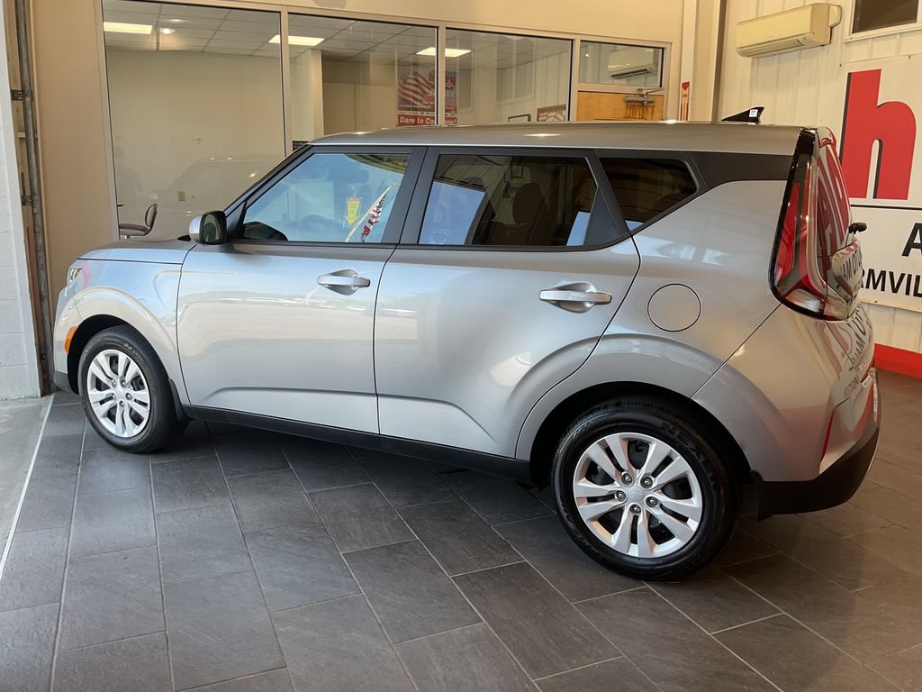 Used 2025 Kia Soul LX FWD image 5