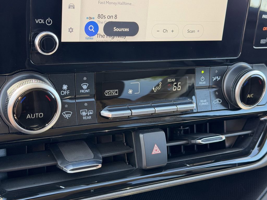 Used 2025 Toyota Highlander LE image 20