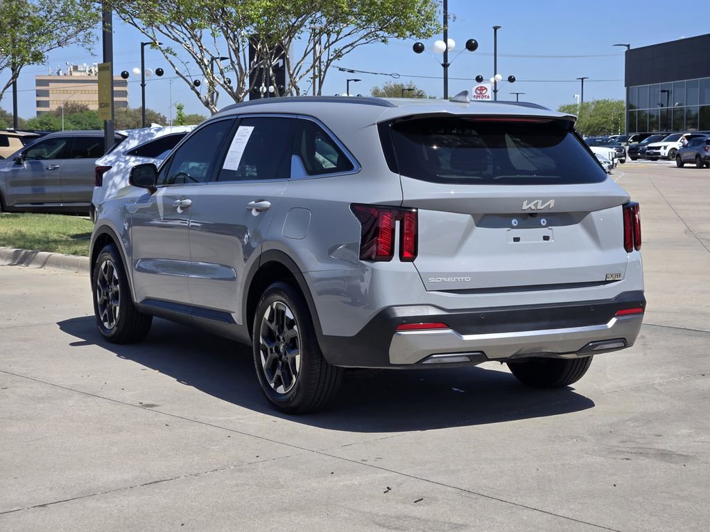 Certified 2025 Kia Sorento S image 3