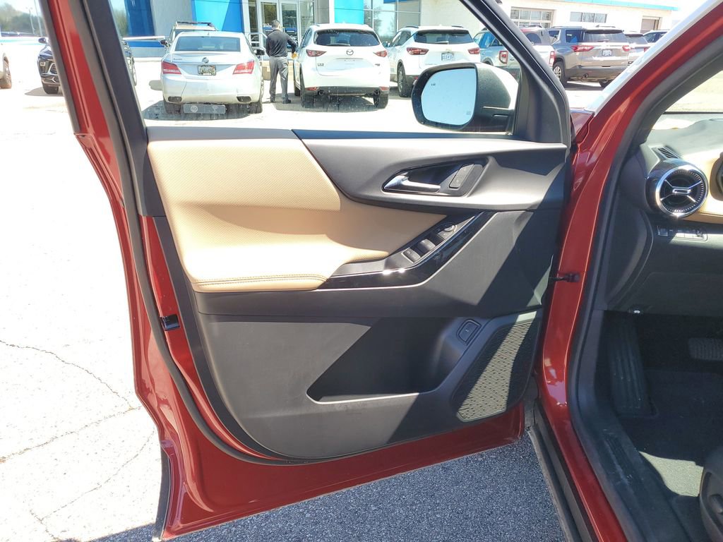 Used 2025 Chevrolet Equinox ACTIV AWD/4WD image 24