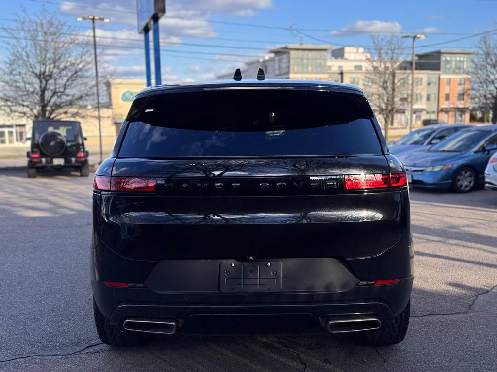 Used 2025 Land Rover Range Rover Sport SE image 5