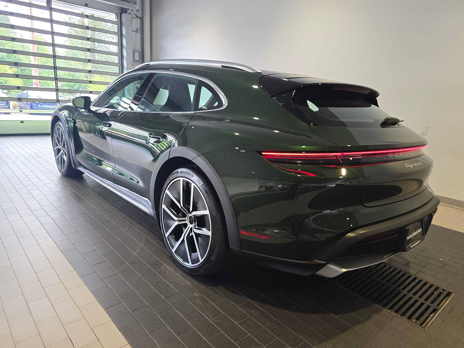 New 2026 Porsche Taycan 4S AWD/4WD image 3
