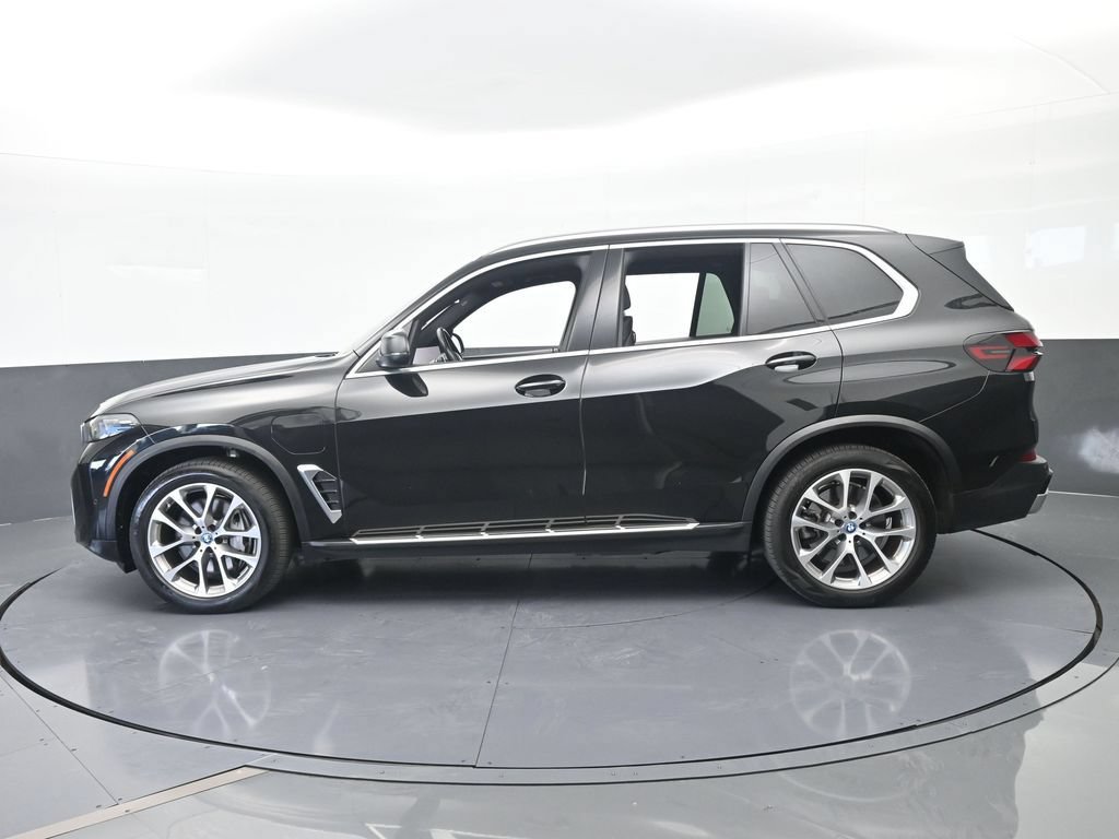 Used 2025 BMW X5 xDrive50e AWD/4WD image 3