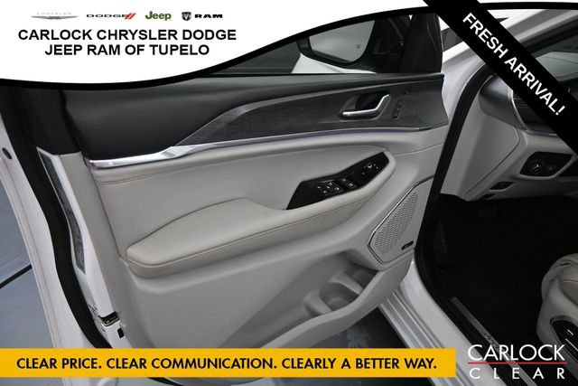 Used 2023 Jeep Grand Cherokee Overland w/ Luxury Tech Group IV AWD/4WD image 14