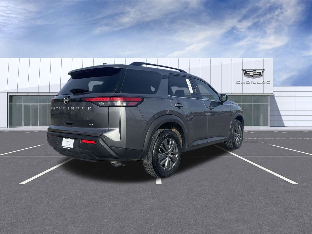 Used 2025 Nissan Pathfinder SV image 8