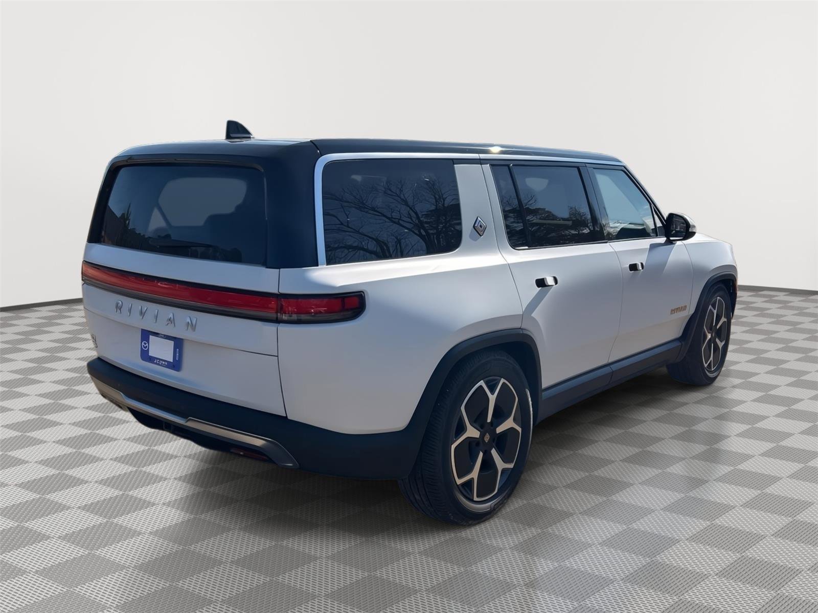 Used 2024 Rivian R1S Adventure image 46