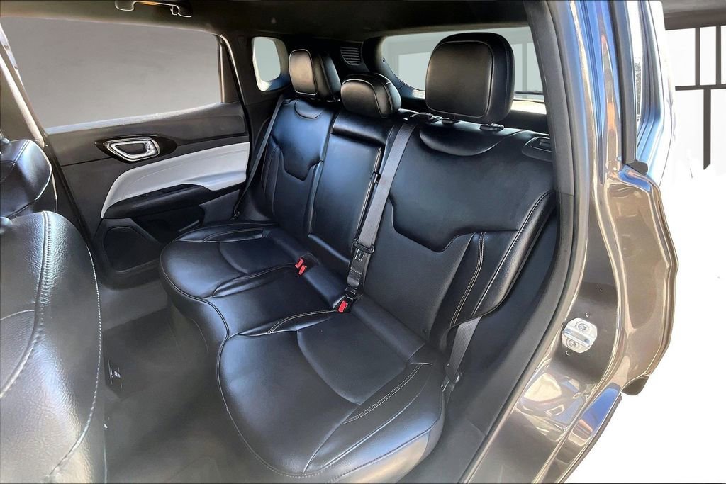 Used 2023 Jeep Compass Limited image 22