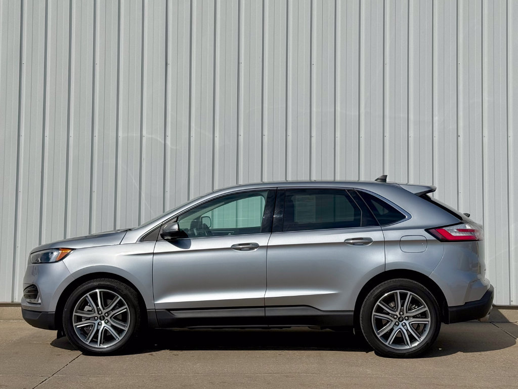 Used 2024 Ford Edge Titanium AWD/4WD image 3