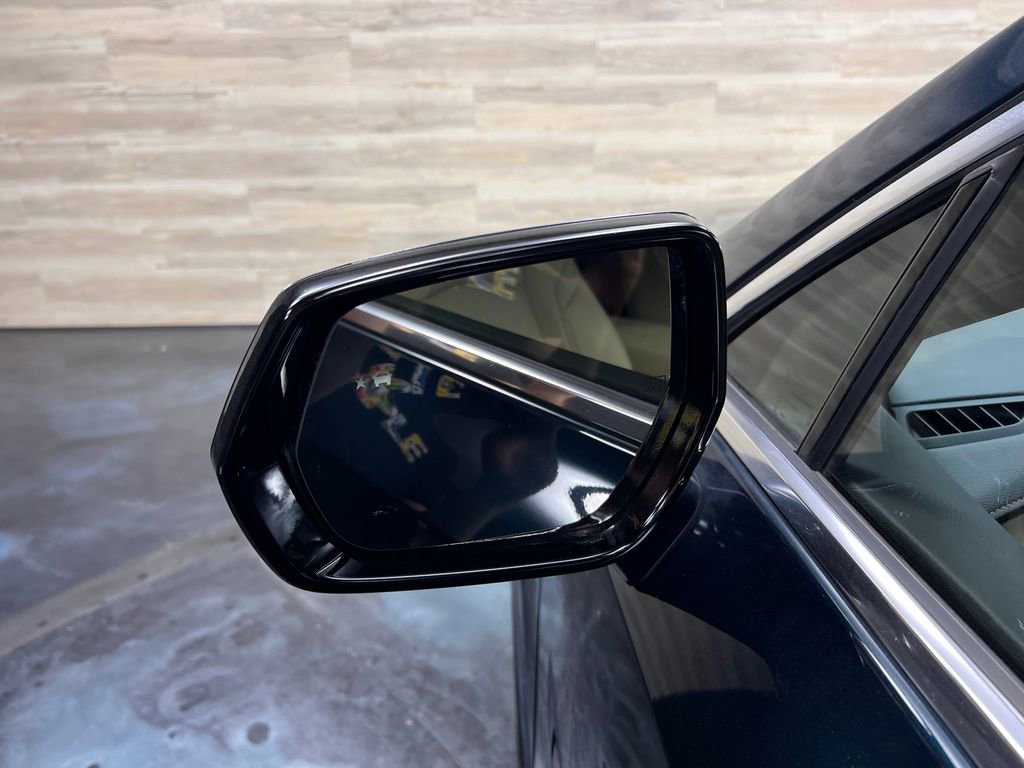 Used 2024 Cadillac XT4 Luxury w/ Cold Weather Package FWD image 29