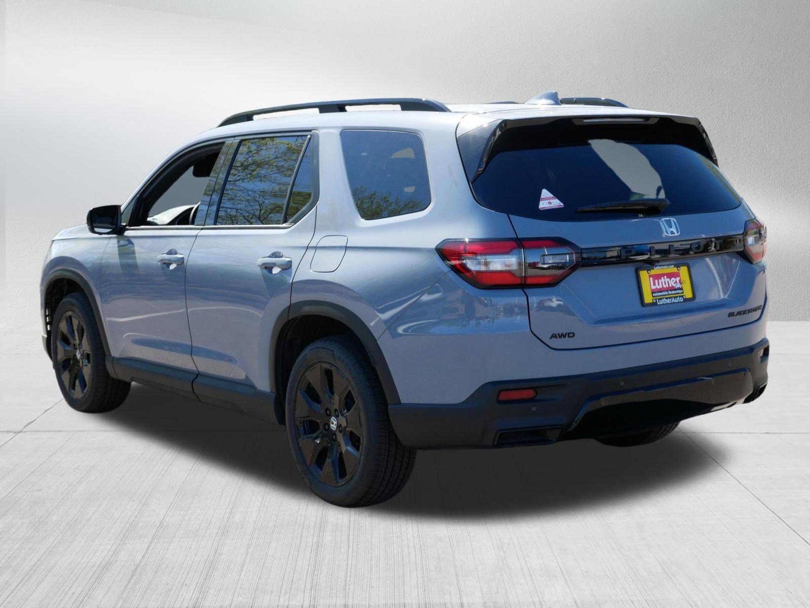 Certified 2026 Honda Pilot Black Edition image 5