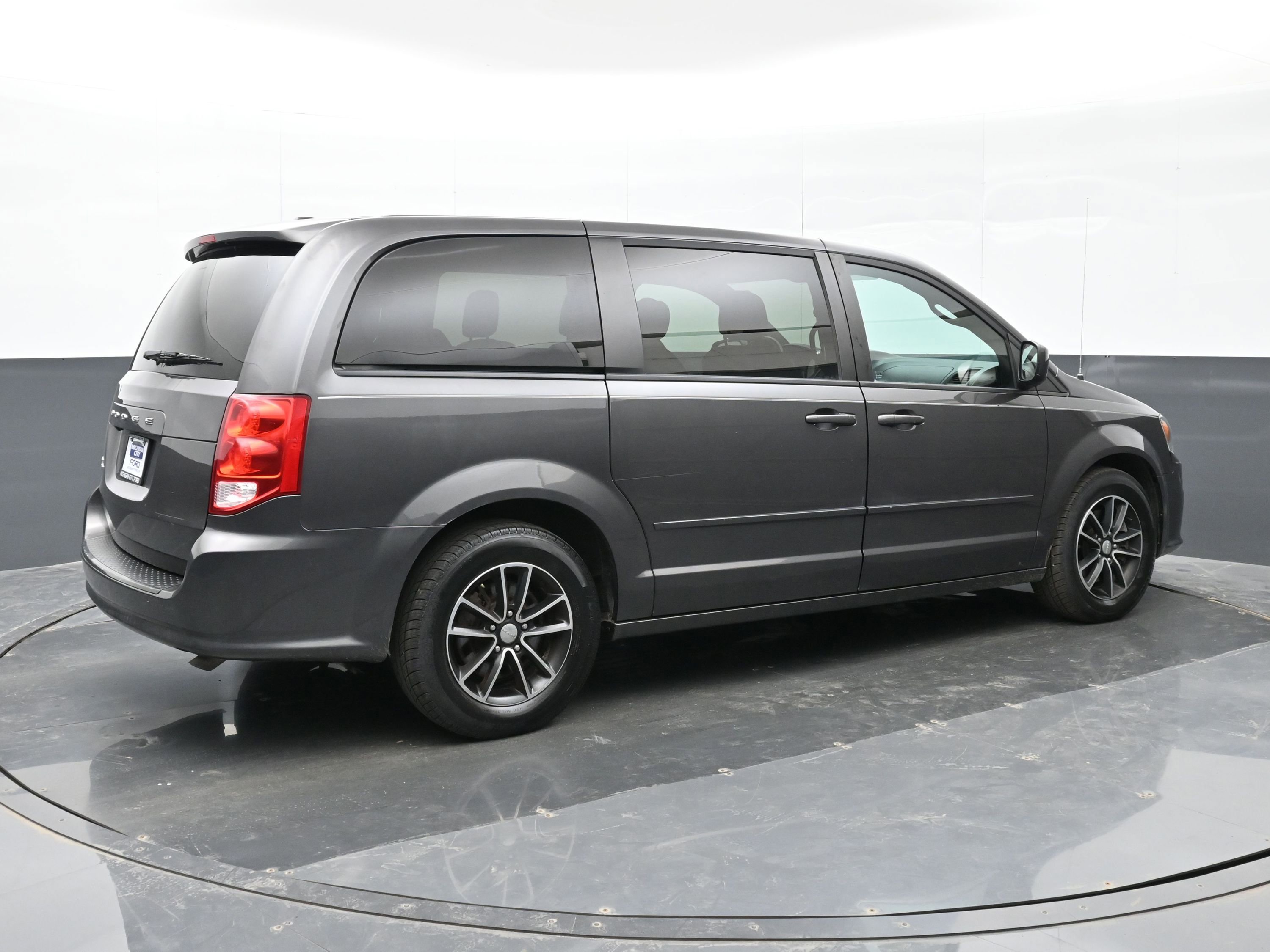 Used 2015 Dodge Grand Caravan SXT w/ Blacktop Package image 8