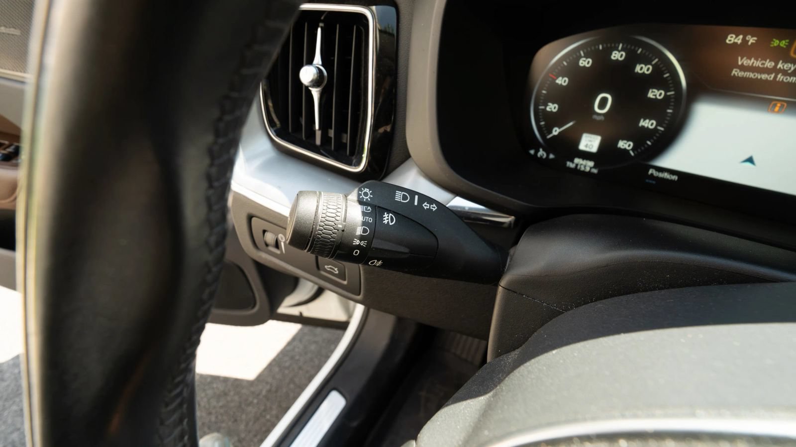 Used 2019 Volvo XC60 T5 Momentum w/ Multimedia Package AWD/4WD image 45