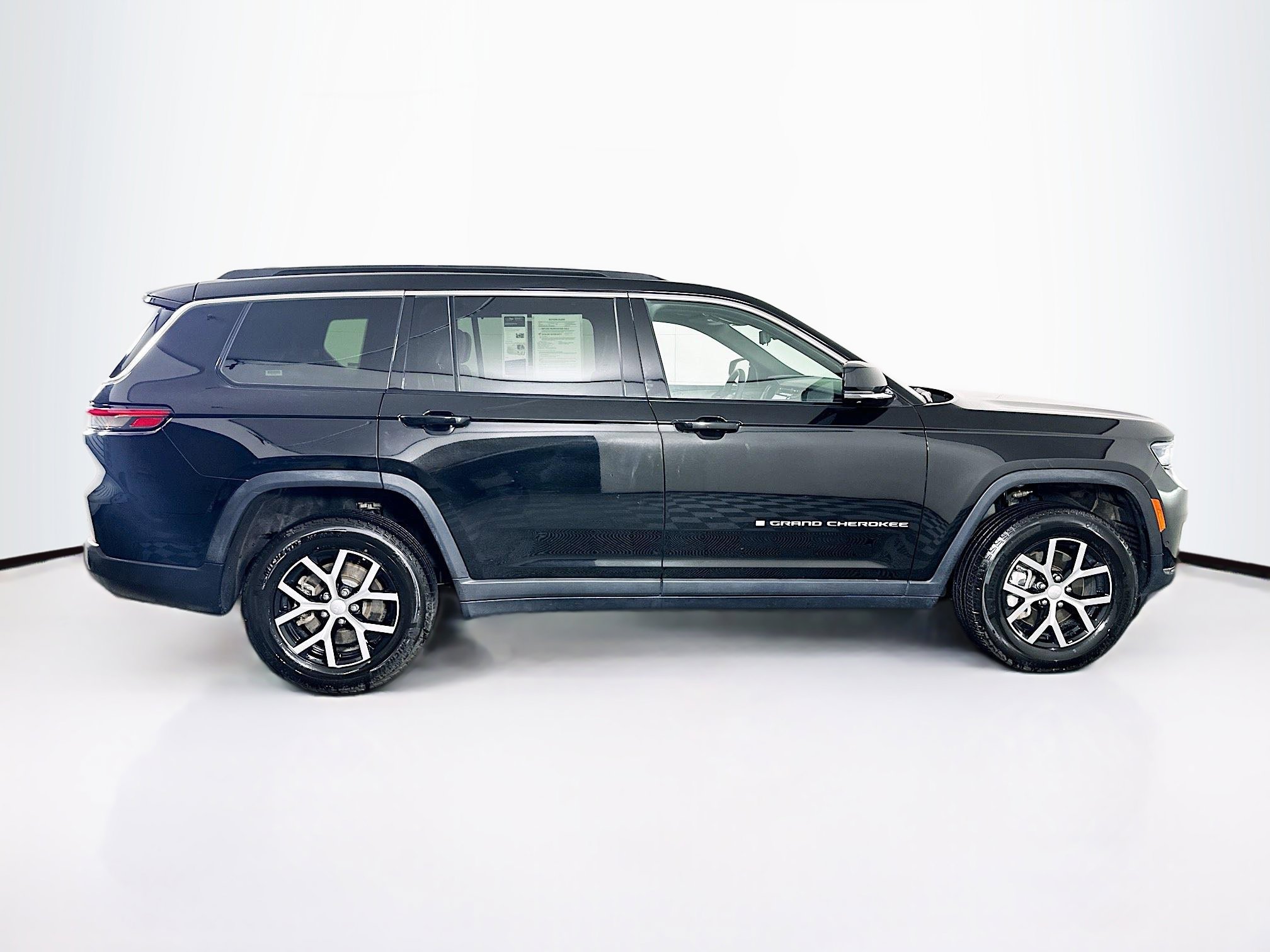 Used 2024 Jeep Grand Cherokee L Limited w/ Luxury Tech Group II image 10