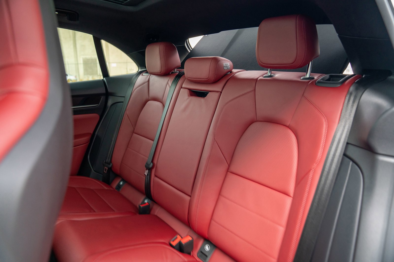 Certified 2025 Porsche Macan Electric image 23