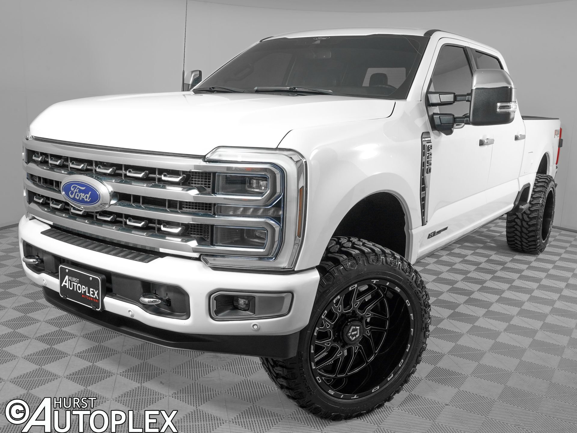 Used 2024 Ford F250 Platinum w/ FX4 Off-Road Package AWD/4WD image 1