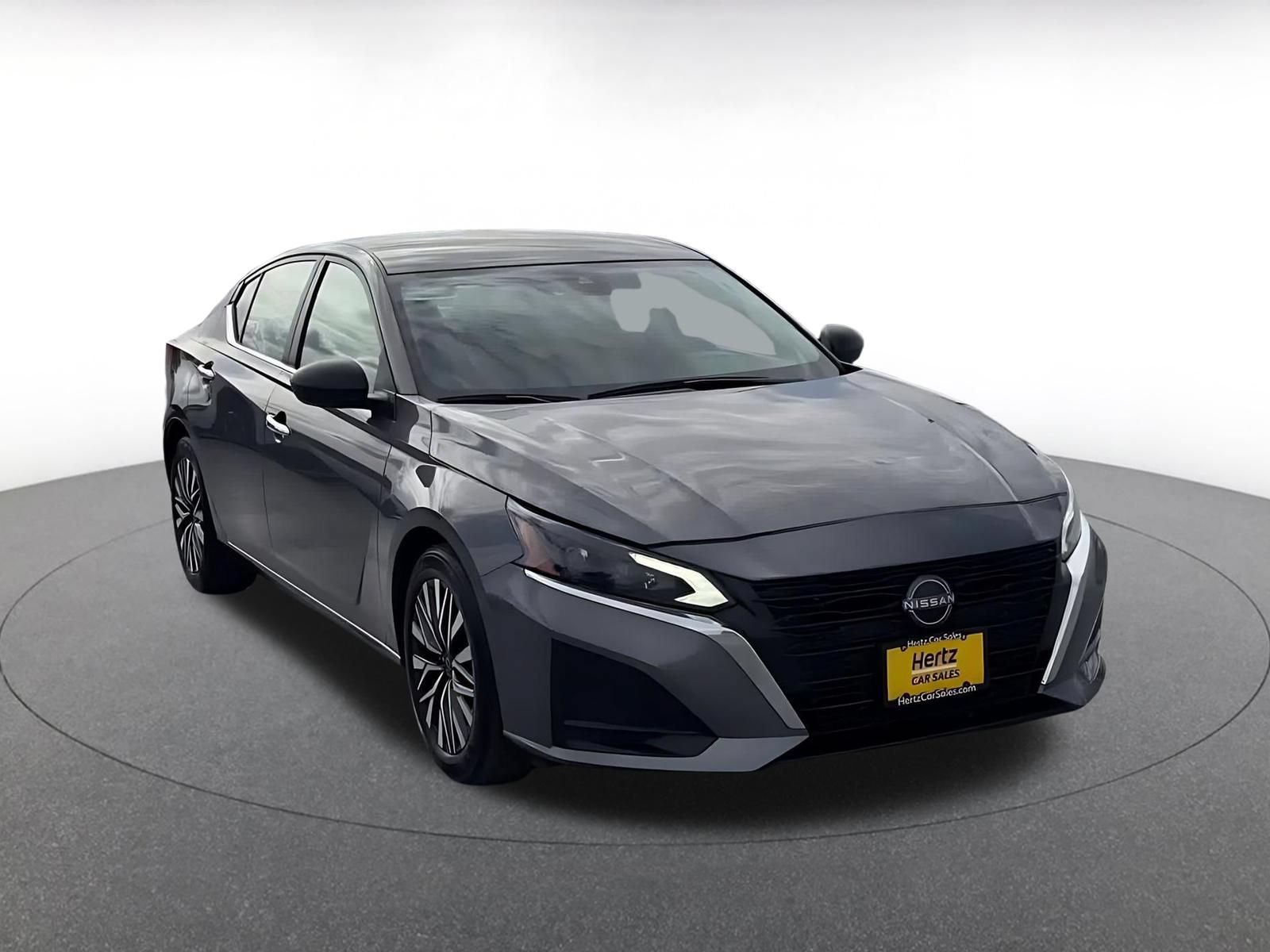 Used 2025 Nissan Altima 2.5 SV FWD image 3