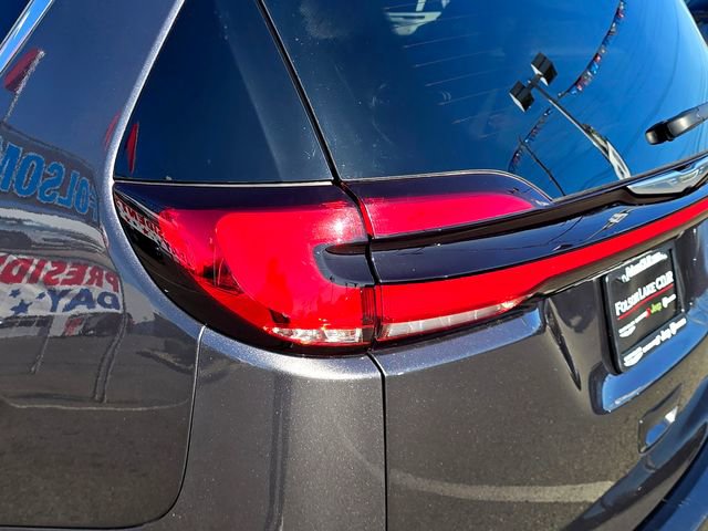 Certified 2023 Chrysler Pacifica Touring-L image 30