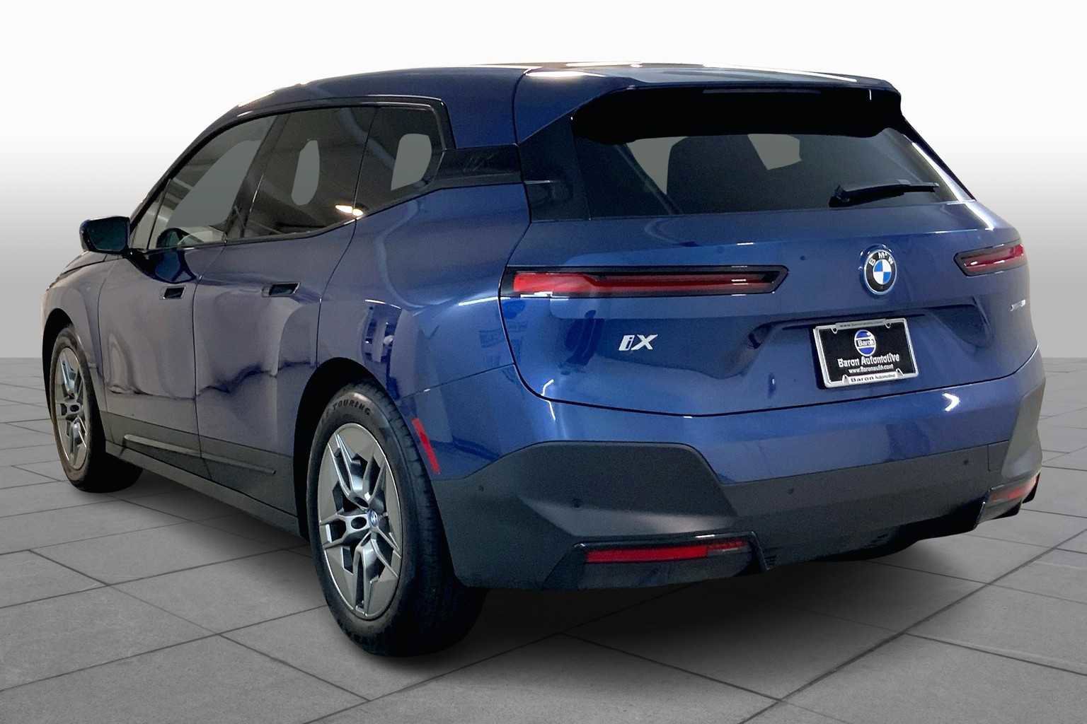 Used 2022 BMW iX xDrive50 w/ Convenience Package image 4