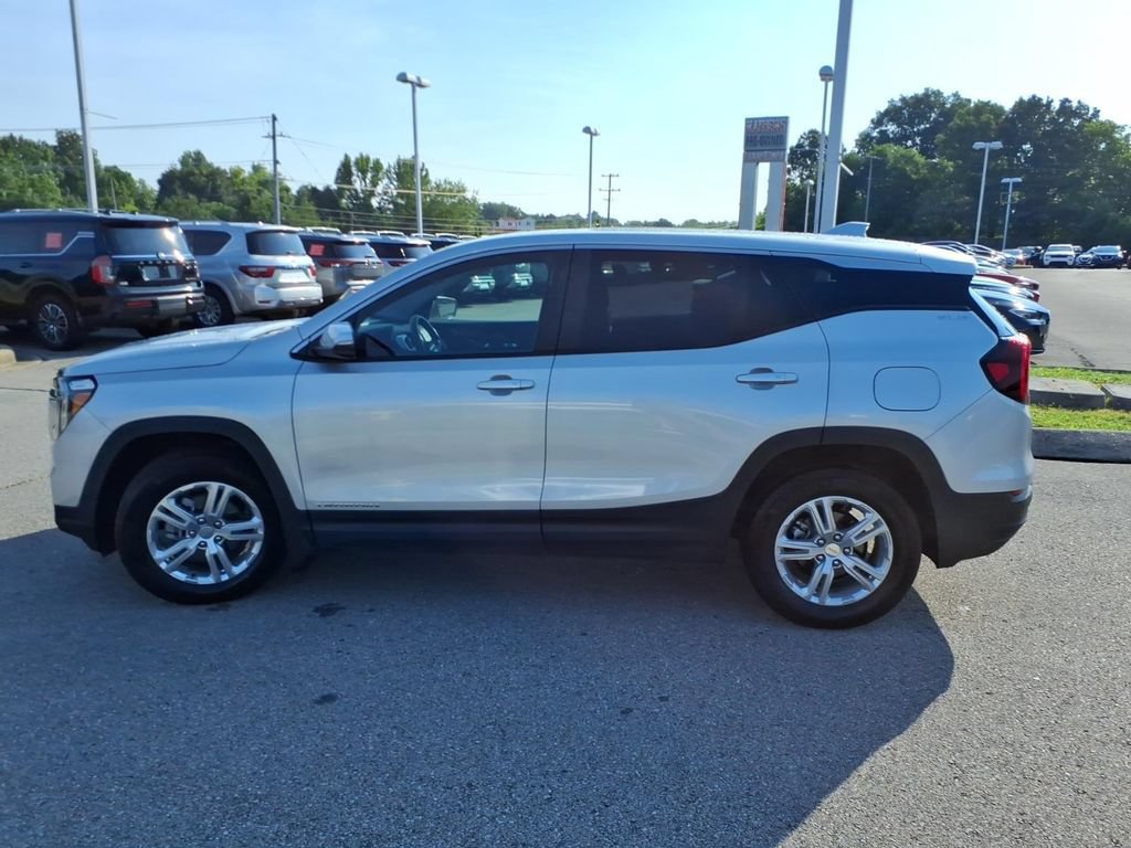 Used 2022 GMC Terrain SLE FWD image 17