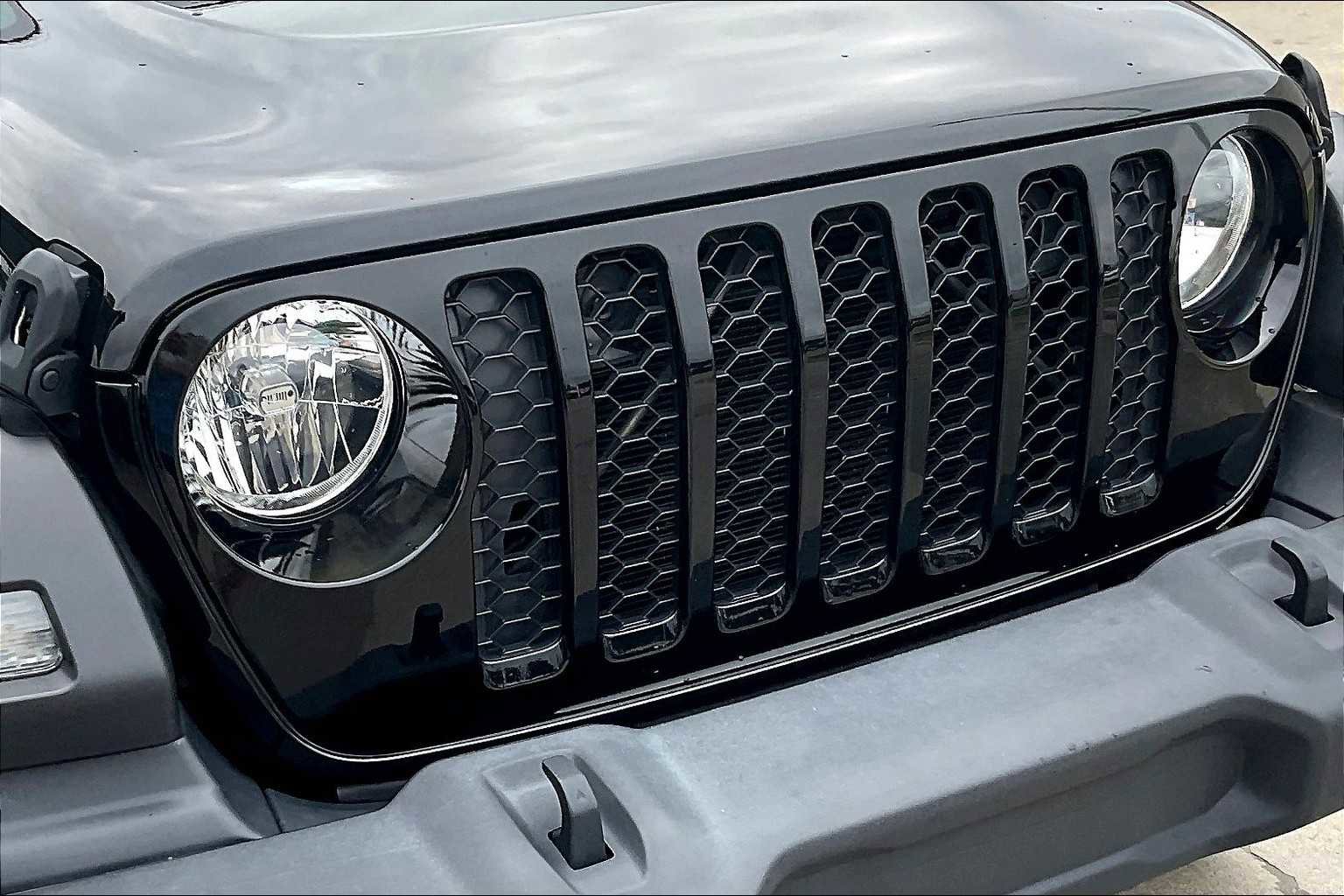 Used 2020 Jeep Gladiator Sport w/ Quick Order Package 24S image 23