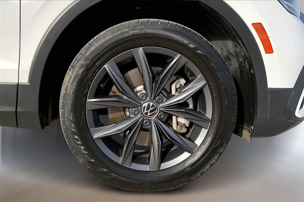 Used 2022 Volkswagen Tiguan SE image 9