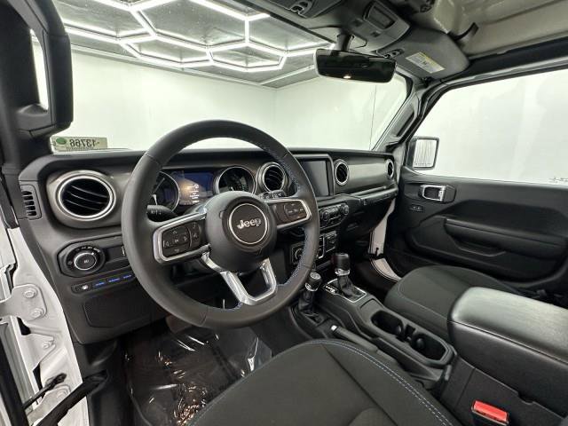 Used 2023 Jeep Wrangler Unlimited Rubicon 4xe image 17