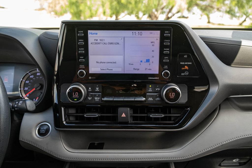 Used 2021 Toyota Highlander L FWD image 21
