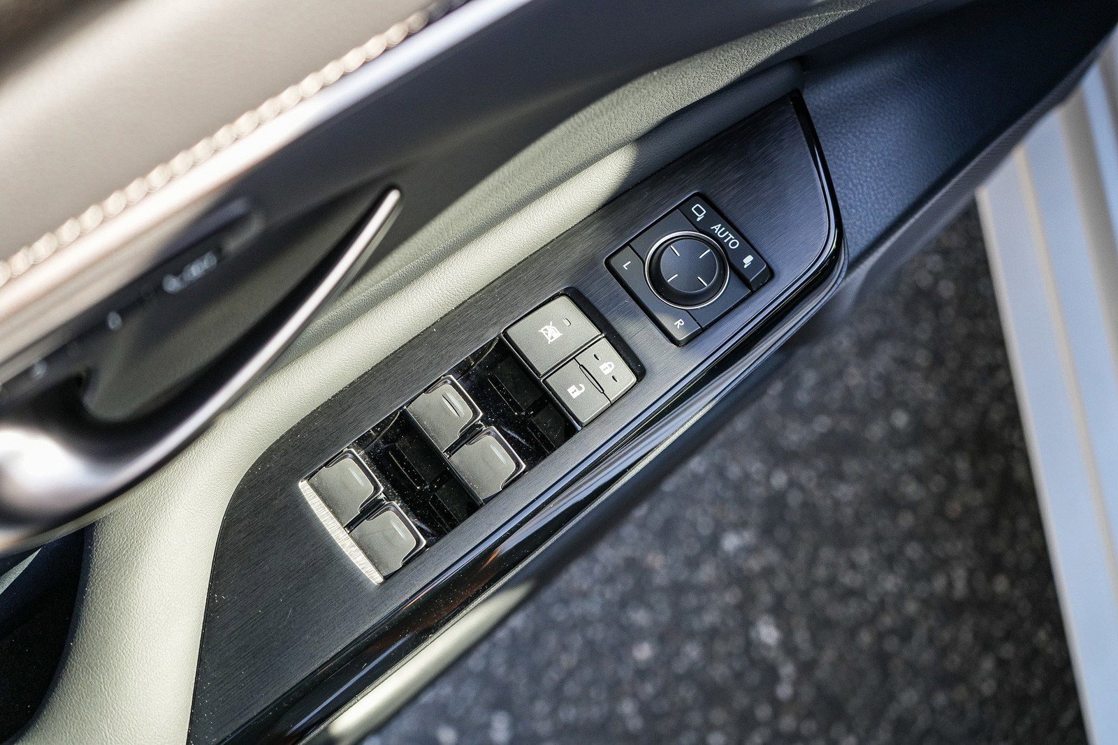 Used 2025 Lexus ES 350 w/ Premium Package FWD image 20