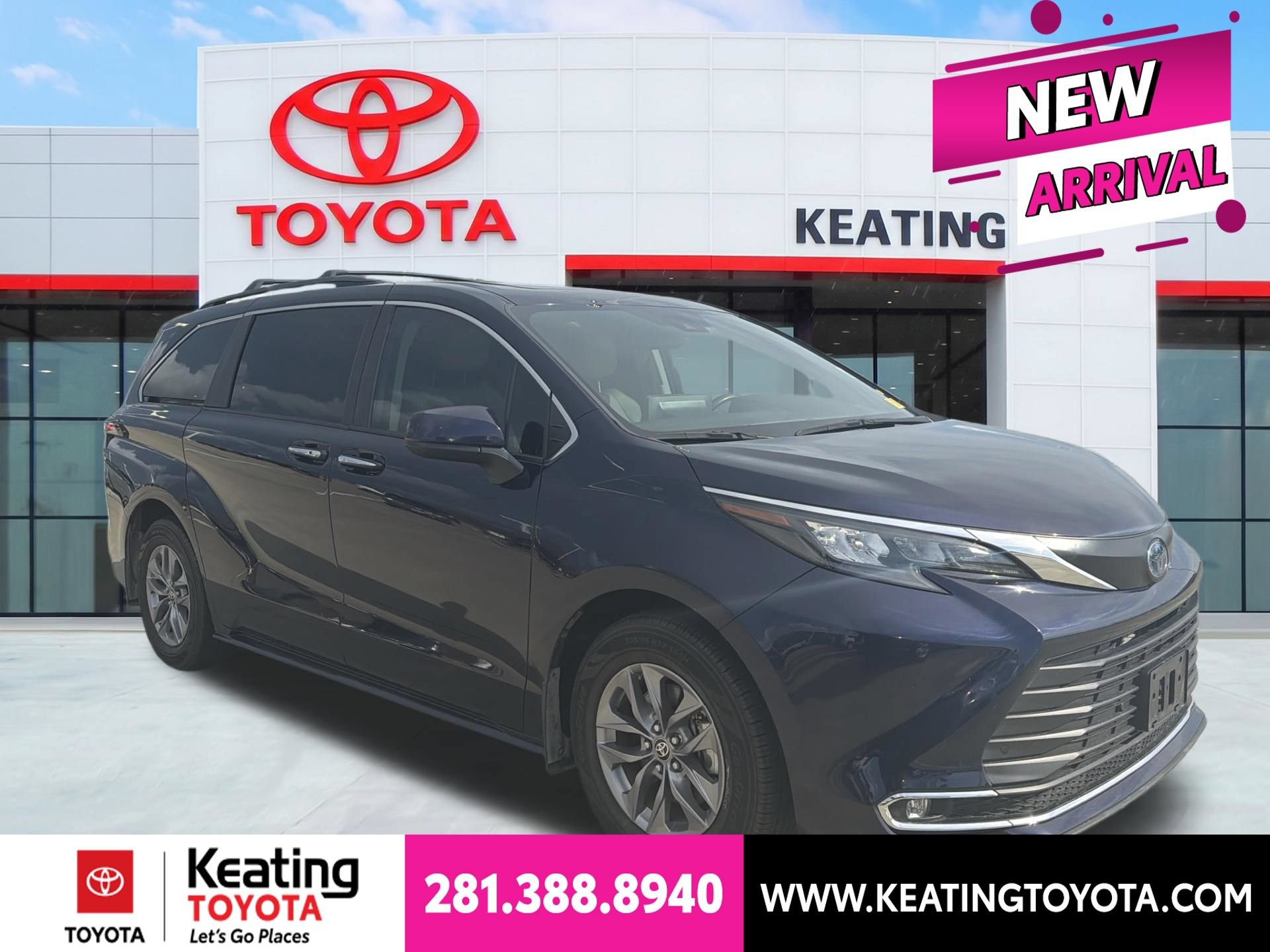 Used 2024 Toyota Sienna XLE FWD image 1