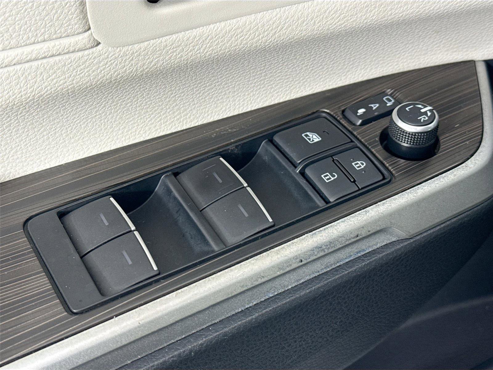 Certified 2021 Toyota Sienna Platinum image 29