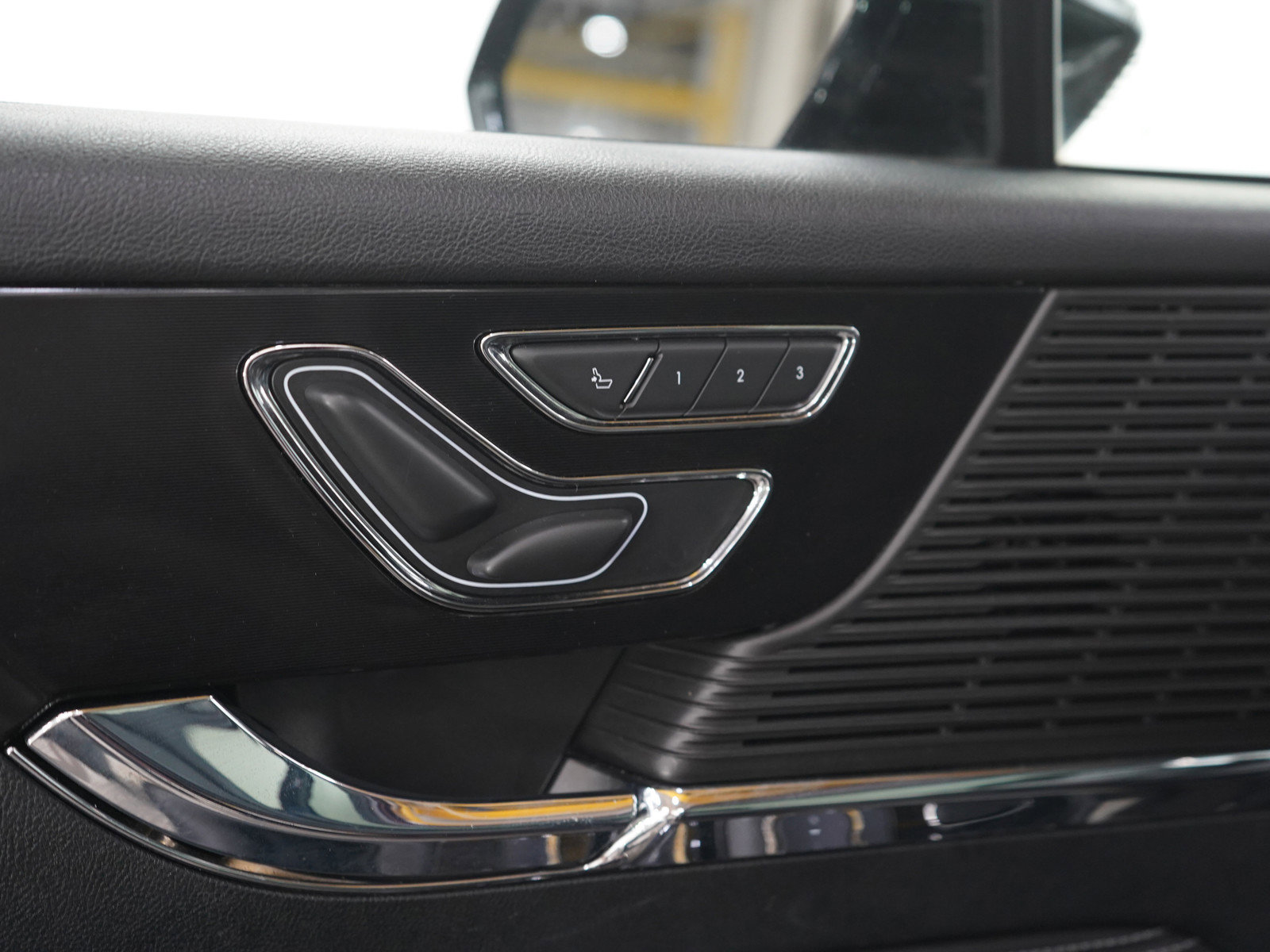 Used 2021 Lincoln Corsair AWD w/ Premium Package image 20
