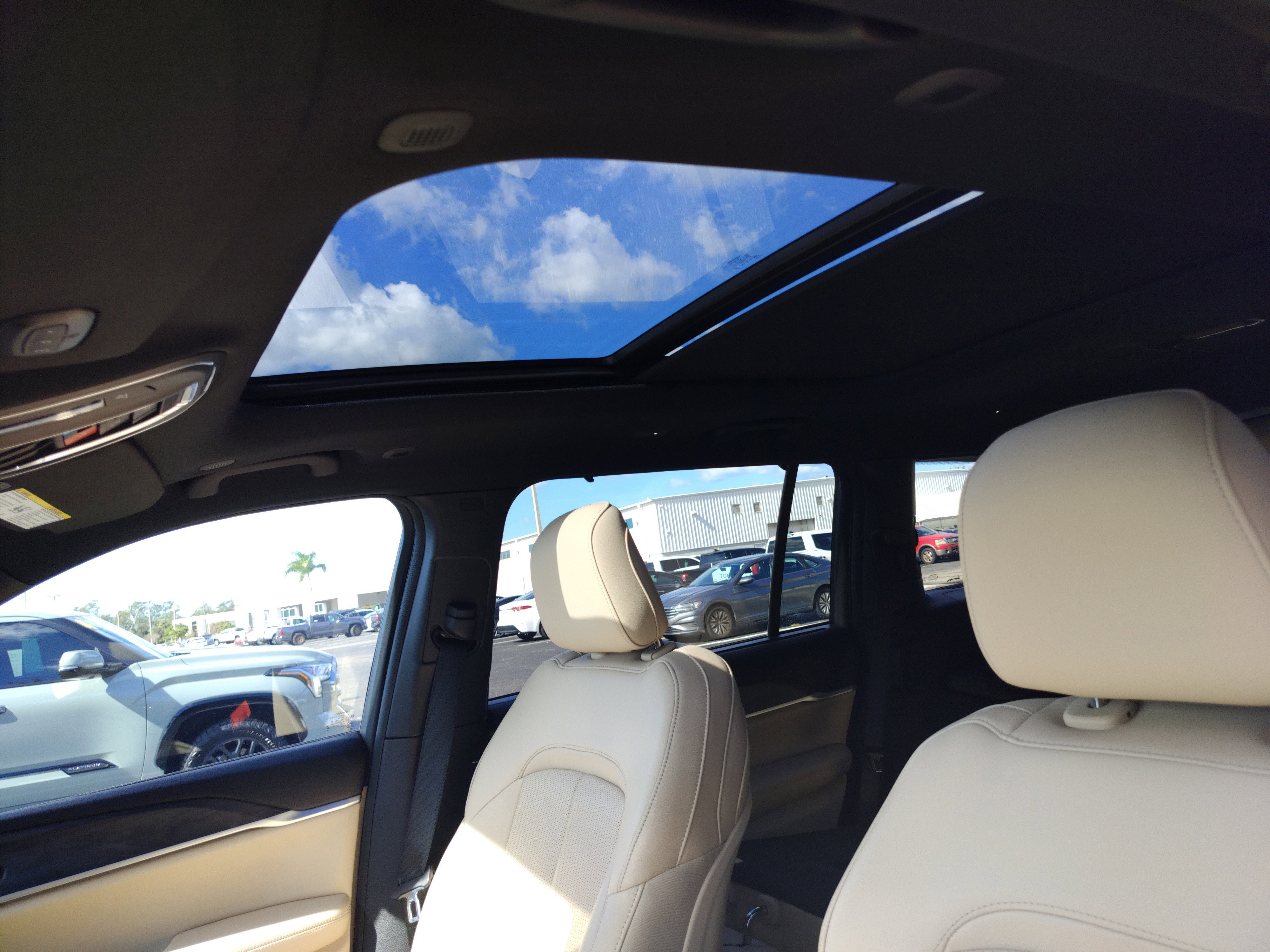 Used 2025 Jeep Grand Cherokee L Limited w/ Luxury Tech Group II image 18