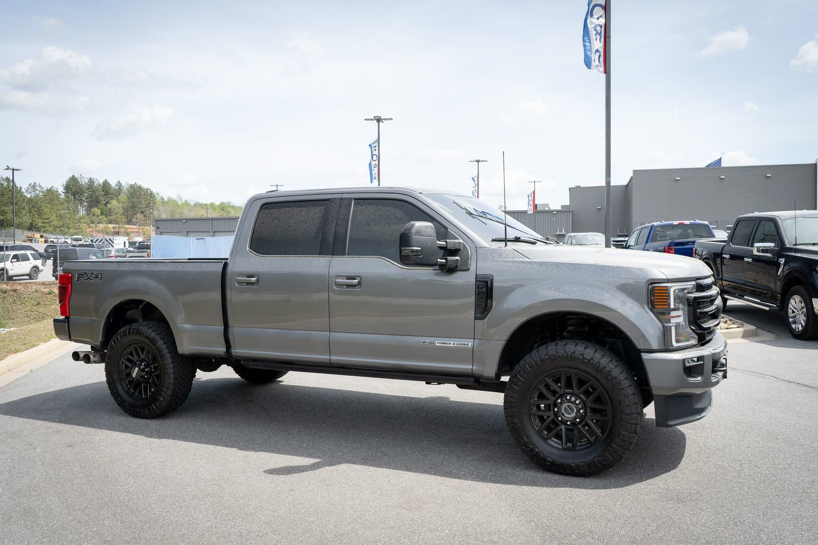 Used 2022 Ford F250 Lariat w/ Black Appearance Package image 12