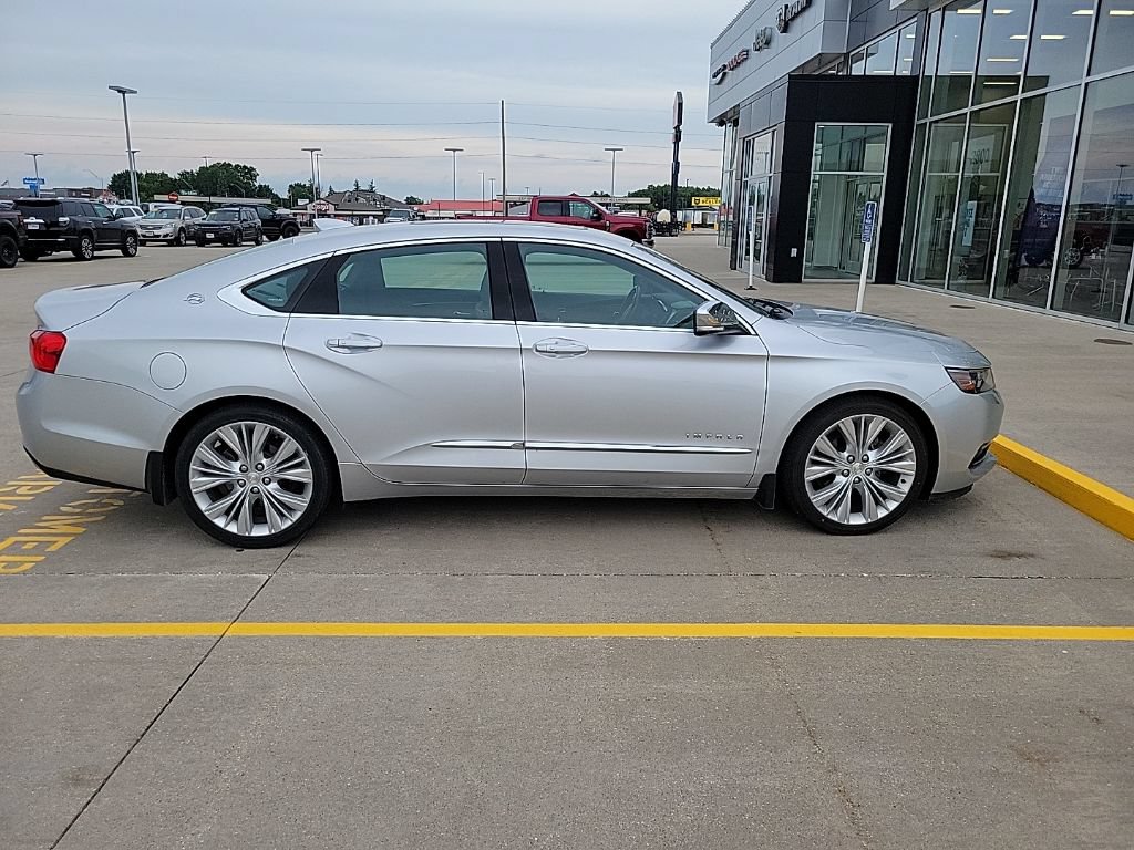 Used 2016 Chevrolet Impala LTZ w/ Enhanced Convenience Package FWD image 2