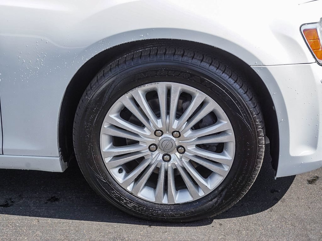 Used 2013 Chrysler 300 AWD w/ Driver Convenience Group image 10