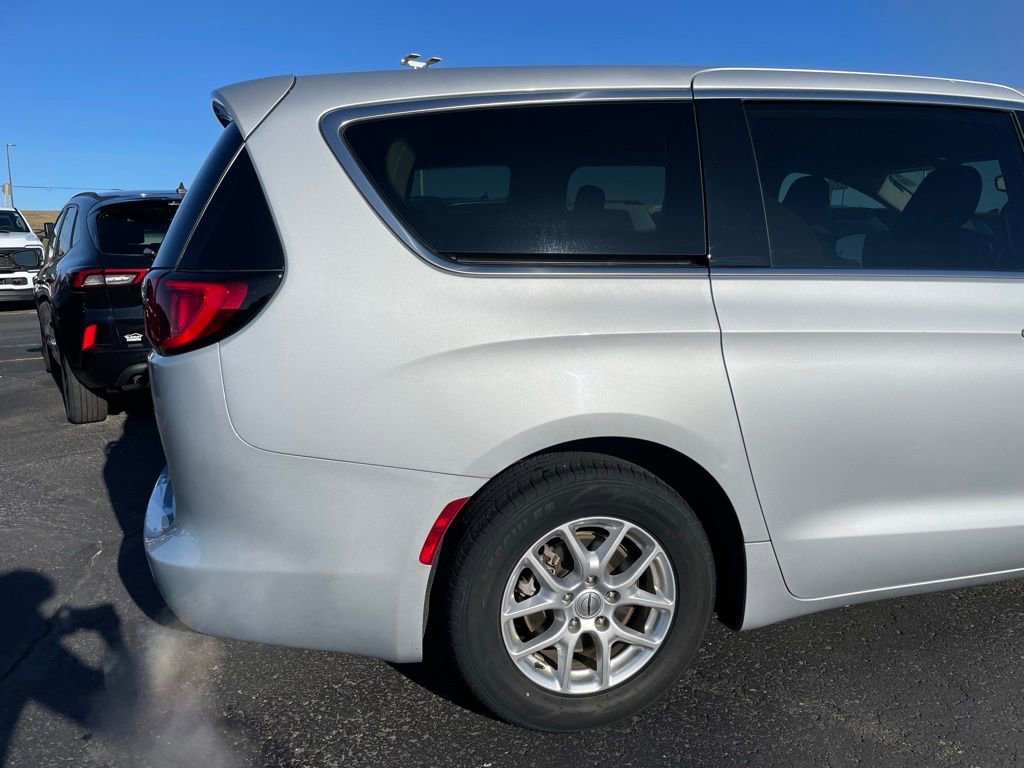 Used 2024 Chrysler Voyager LX image 30