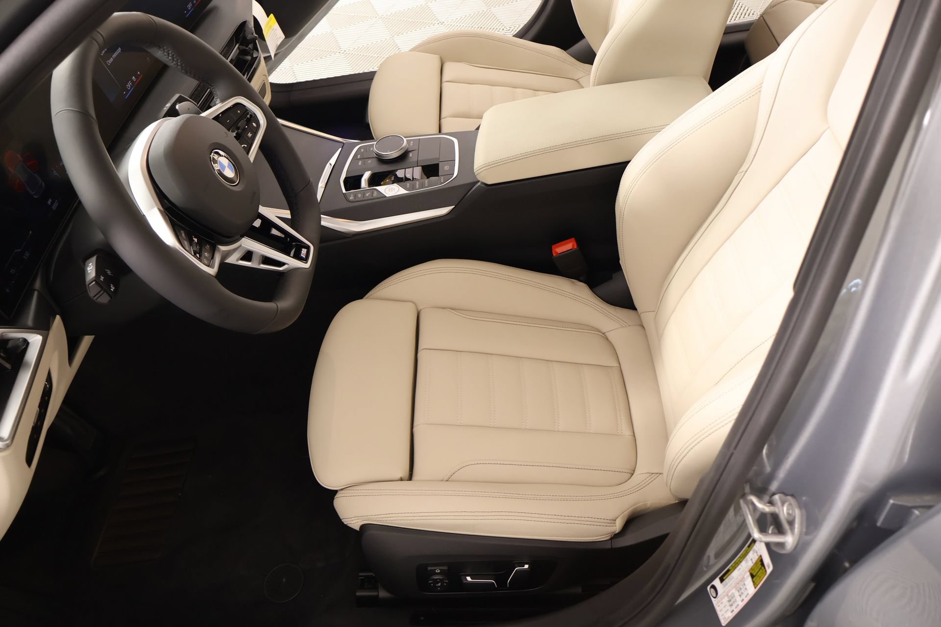 New 2026 BMW 330i Sedan w/ M Sport Package RWD image 11