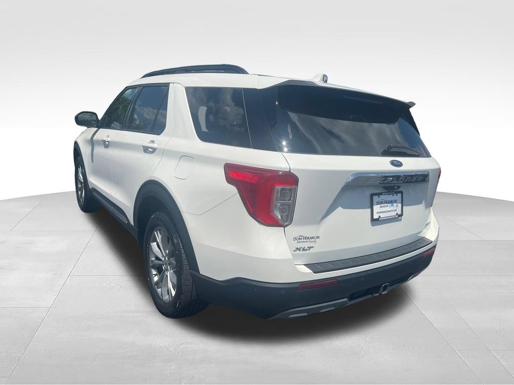 Used 2023 Ford Explorer XLT w/ Equipment Group 202A AWD/4WD image 3