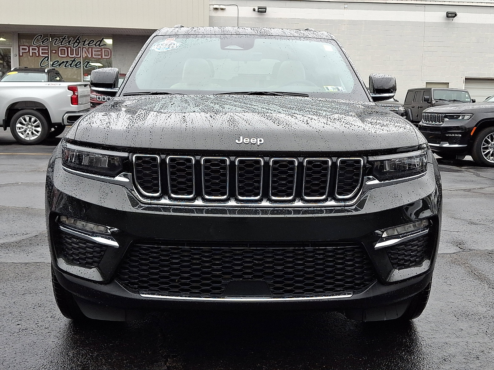 Used 2025 Jeep Grand Cherokee Limited image 2