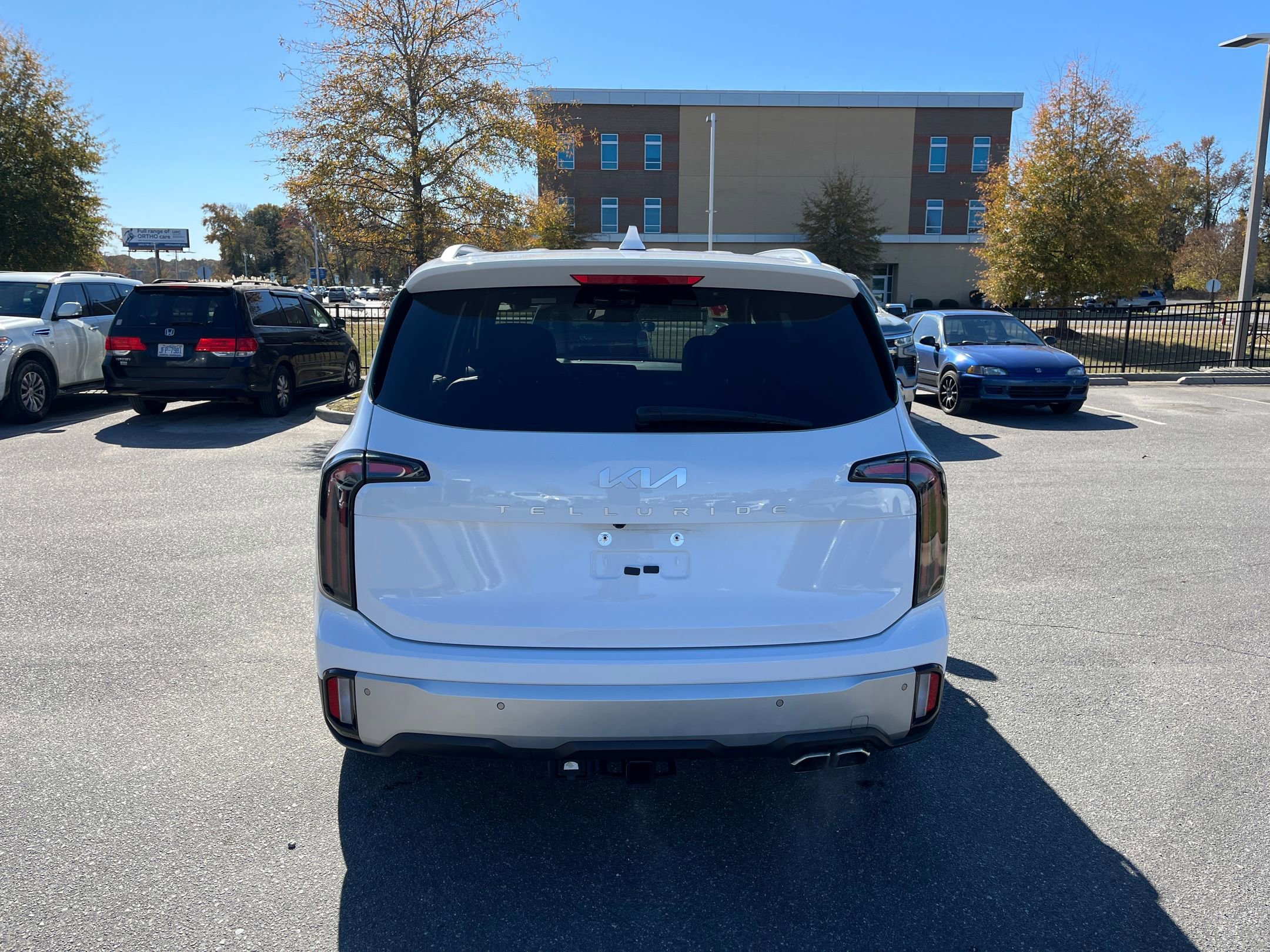 Used 2024 Kia Telluride EX w/ EX Captain's Chair Package image 16