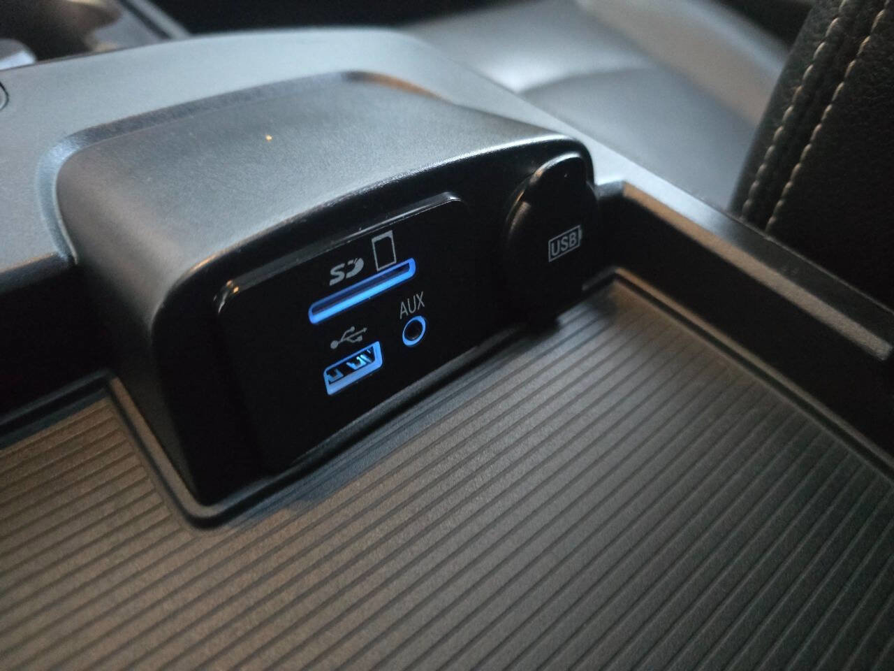 Used 2015 RAM 1500 Sport w/ Sport Premium Group AWD/4WD image 38