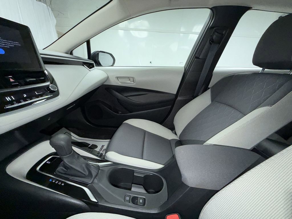 Certified 2025 Toyota Corolla LE image 6