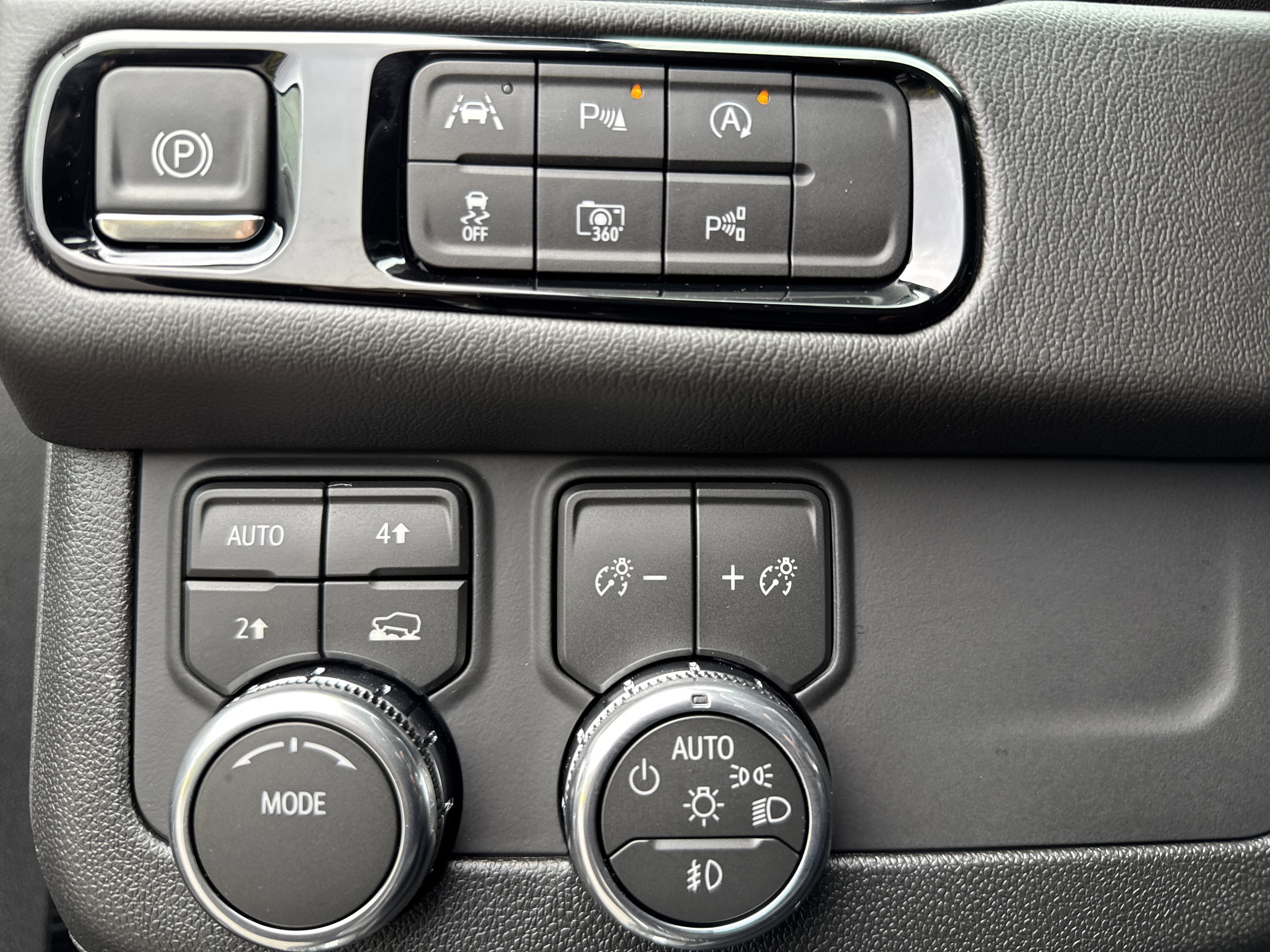 New 2026 GMC Yukon Denali w/ Sun & Power Step Package image 18