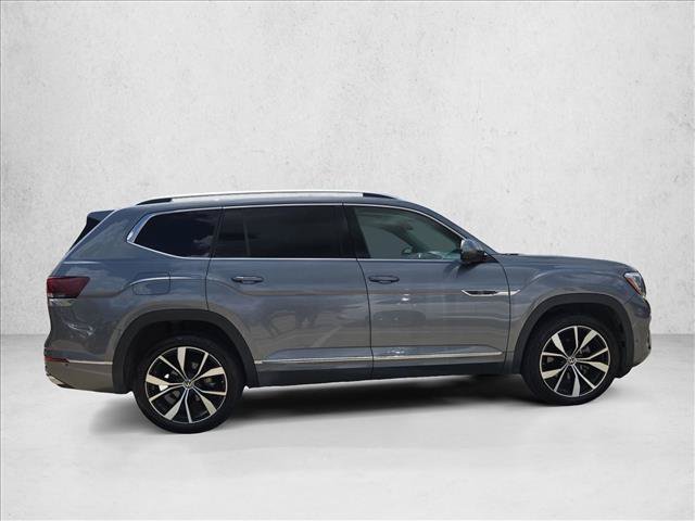 Used 2024 Volkswagen Atlas SEL Premium R-Line AWD/4WD image 4