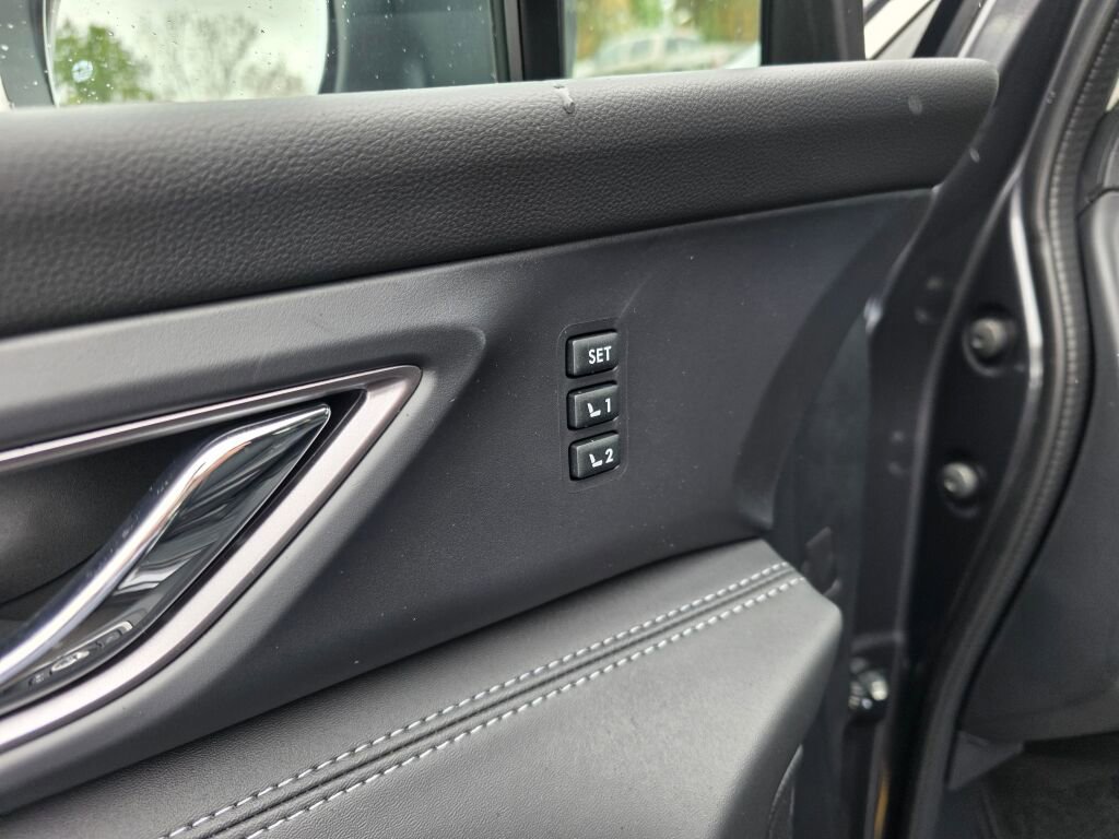 New 2025 Subaru Ascent Limited image 17