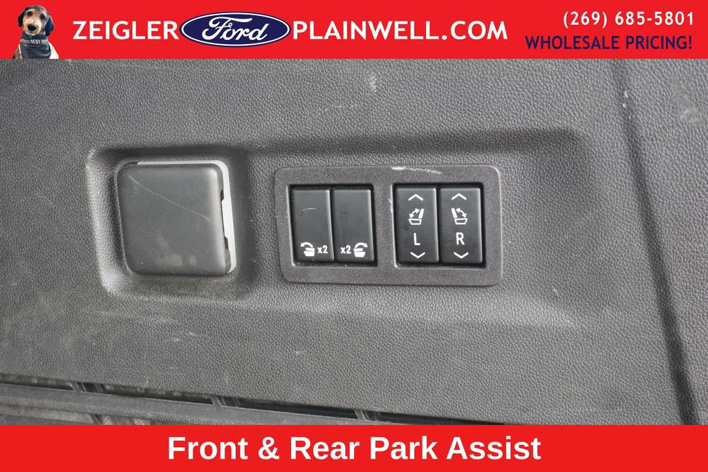 Used 2023 GMC Yukon XL SLT w/ SLT Premium Package image 18