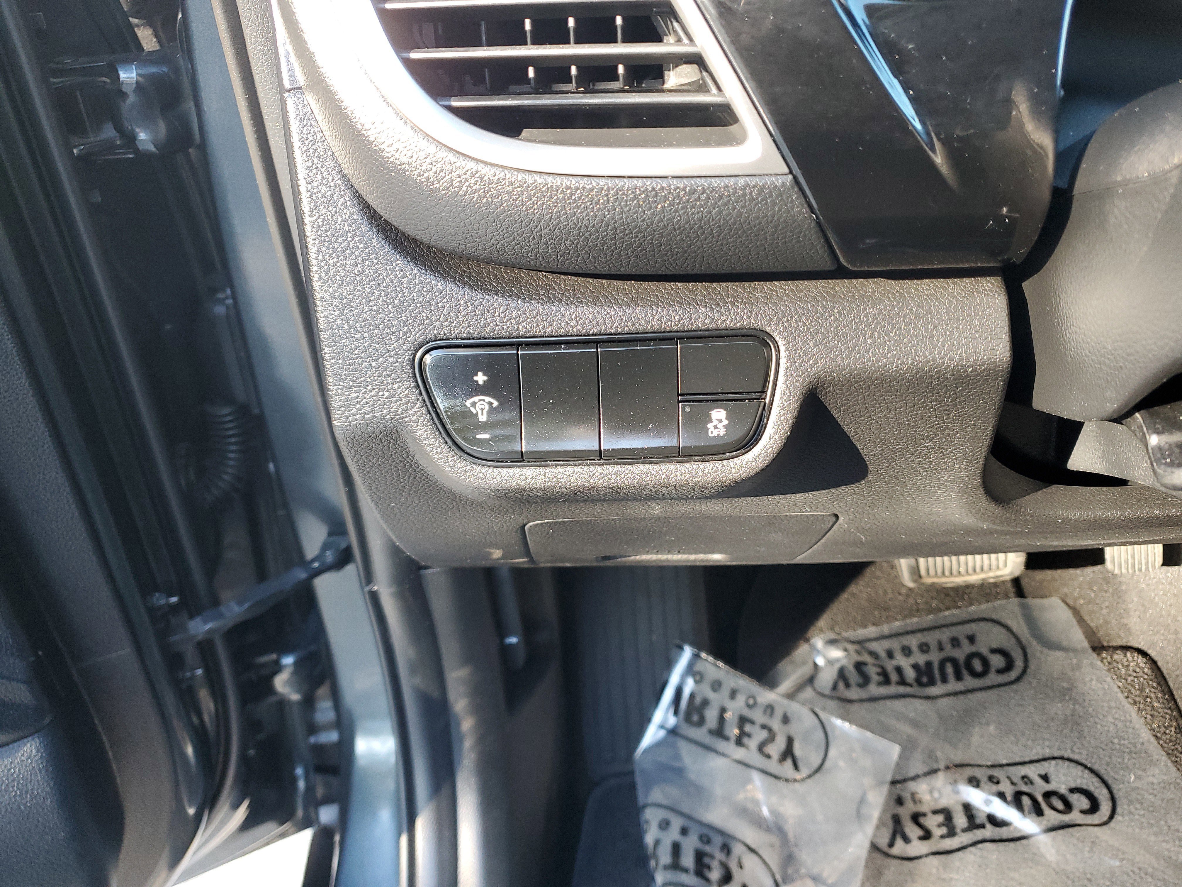 Certified 2024 Kia Seltos X-Line image 32