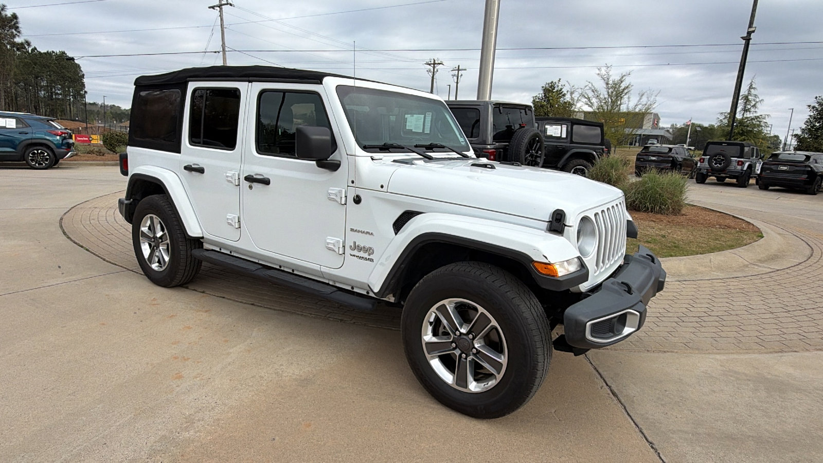 Used 2018 Jeep Wrangler Unlimited Sahara AWD/4WD image 5